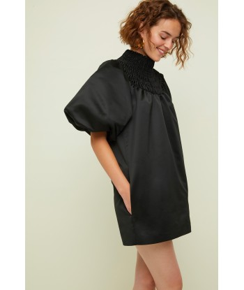 Robe courte en satin à col smocké de France