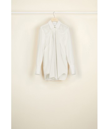 Draped silk blouse suggérées chez